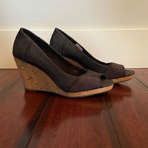 TOMS Wedges Size 8.5